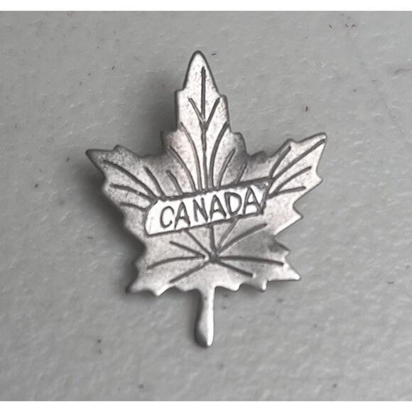 925 Sterling Silver Canada Maple Leaf Brooch Pin Nature Jewel Vintage 1" - Picture 2 of 6
